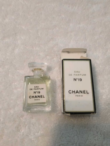Chanel eau de - no., 19