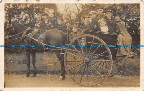 R137469 horse coach - coach., people