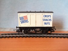 Hornby OO Gauge R.725 Smiths Crisps Closed Van Wagon V.Good Unboxed Condition. 