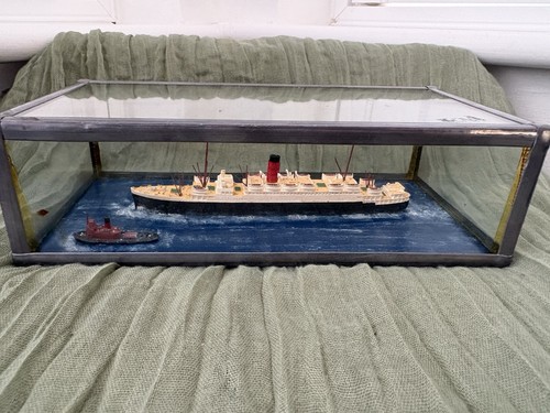 Vintage ship glass case - ship, in