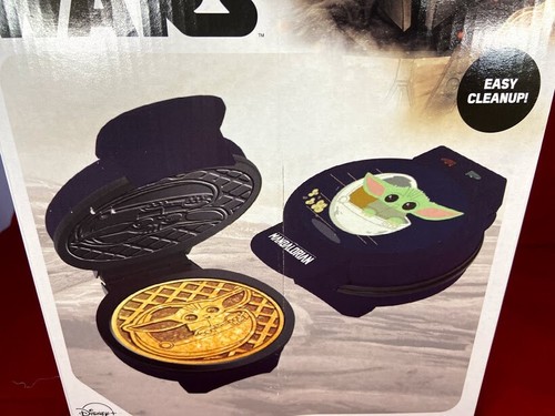 Mandelorian waffle maker - mandelorian, baby