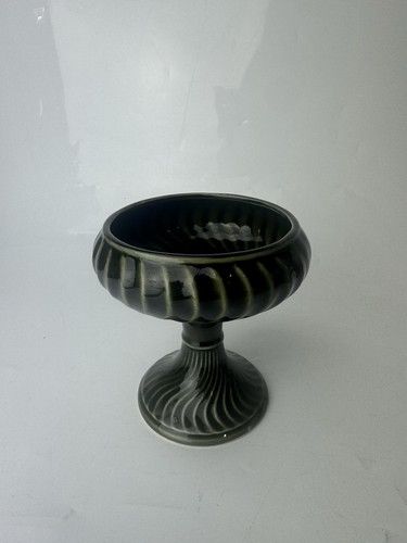 Dartmouth pottery pedestal - dartmouth,