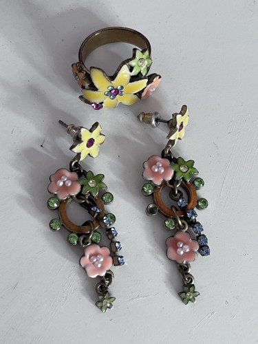 Vintage pilgrim enamel - pilgrim, flower