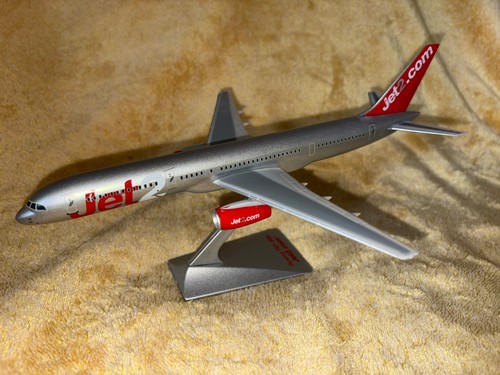 Boeing 757 200 - boeing, red
