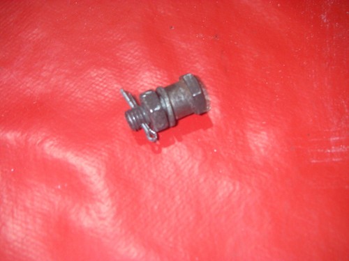 Front swingarm bolt brake - on,