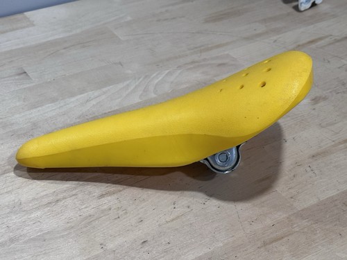 Oldschool yellow seat made - seat,