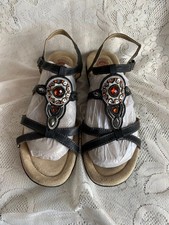 Earth Spirit black leather