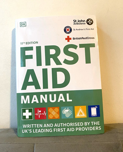First aid manual 11th - first,