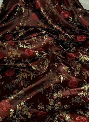 Maroon madalion floral - 1m,