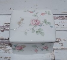 Wedgewood - Rosehip - Square Trinket Box - Item 76