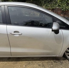 KIA RIO 2016 MK3 5DR HATCH EXTERIOR DOOR HANDLE FRONT  RIGHT SIDE SILVER 2011-17