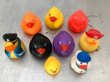 9 plastic 'rubber' bath ducks :