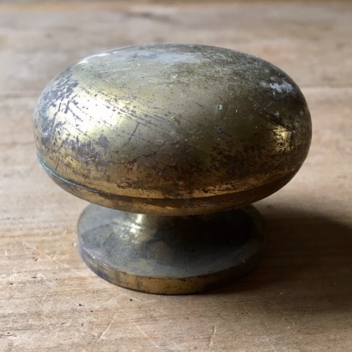 Cast brass door knob pole - -,