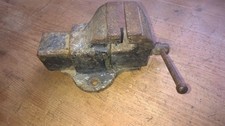 VINTAGE SMALL BENCH VICE 2