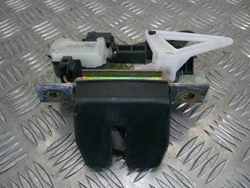 Volvo v70 tailgate catch - volvo,