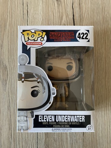 Eleven underwater 422 - eleven,