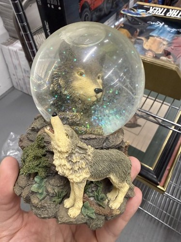 Wolf snow globe figurine - wolf,