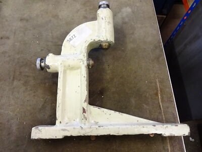 Lathe travelling steady centre