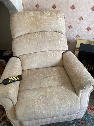 Riser chair for elderly