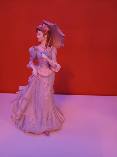 Beautiful 9in wedgwood figure - 9in,