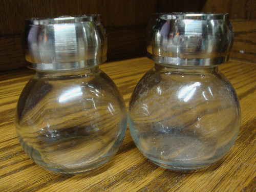 Clear glass orbit - salt+, pepper