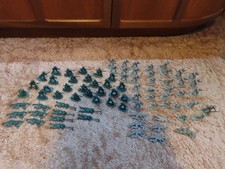 80 PLASTIC SMALL TOY SOLDIERS