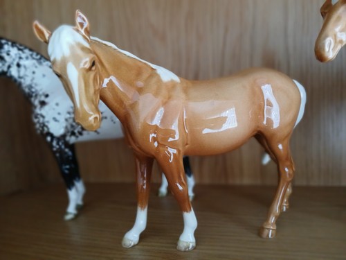 Beswick palomino mare facing - palomino,