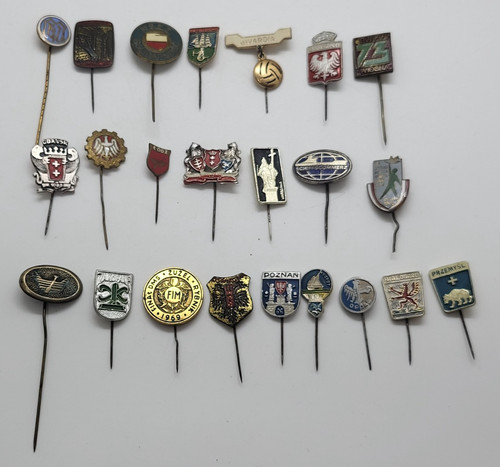 Vintage set pins badges - set,