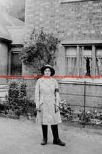 F014364 Land Girl Wearing Uniform and Breeches UK 1917 WW1