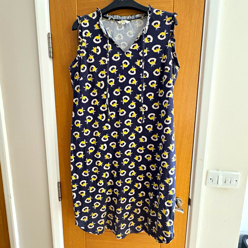Boden navy floral neck - floral, v-neck