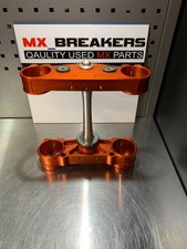 KTM SXF 250 FORK TRIPLE CLAMPS REMOVED FROM 2018 SXF 250 BIKE. 79001134022