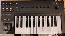 Native Instruments Komplete Kontrol A25 25-Key Midi Keyboard Controller