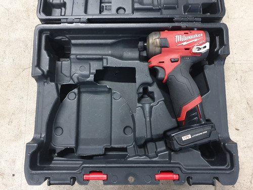 Milwaukee m12cd 202c - milwaukee, compact