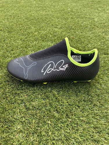 Reiss nelson signed puma - reiss,
