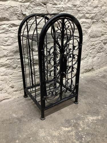 Black metal lockable - , wine