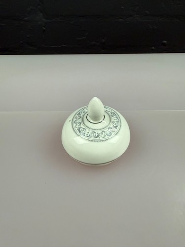 Wedgwood white dolphins r4652 - wedgwood,
