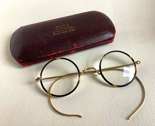 Vintage 1930s round - vintage, windsor