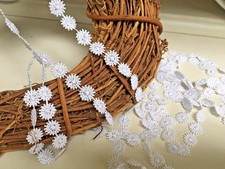 Small Daisy White Guipure Lace