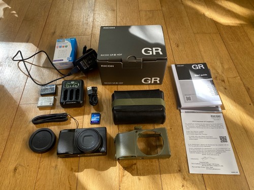 Ricoh iii hdf 24mp compact - ricoh,