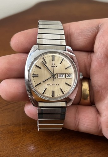 Vintage timex quartz - q, men’s