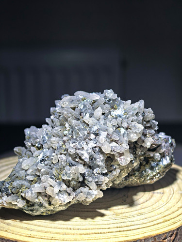 Natural quartz point - natural,