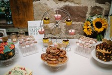 Cupcake ferris wheel - cupcake, wedding