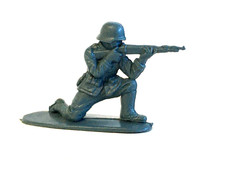 1 x MATCHBOX TOYS. 1970's WWII GERMAN ARMY INFANTRY SOLDIER. 1/32 PLASTIC