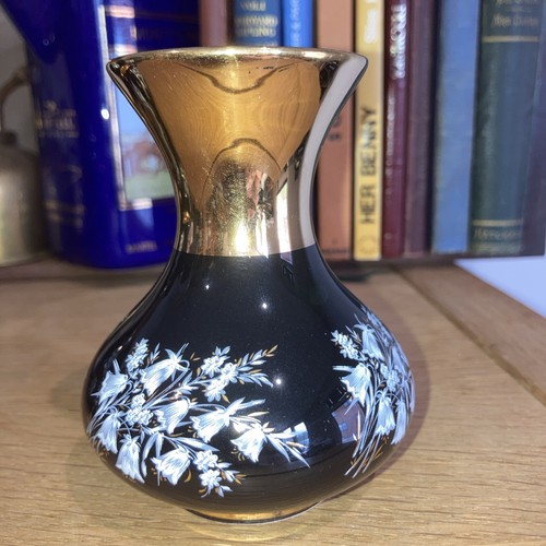 Prinknash pottery bud - prinknash, bud/posy