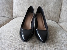 NEW - M&S SIZE 5.5 WIDE FIT BLACK PATENT COURT SHOES HEELS, COMFORT SOLE