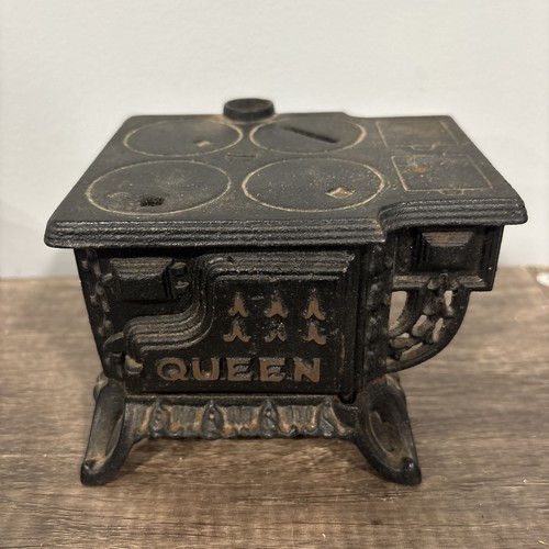 Queen cast iron miniature - iron,