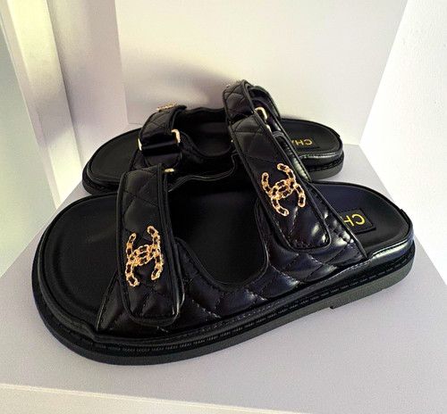 Chanel quilted logo - logo, slide