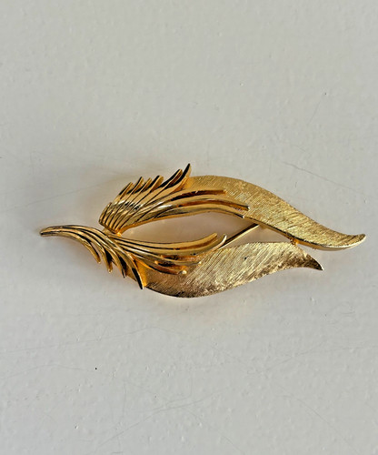 Vintage brooch gold tone - vintage,