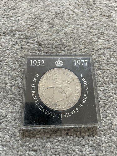 Royal mint 1977 silver jubilee - royal,