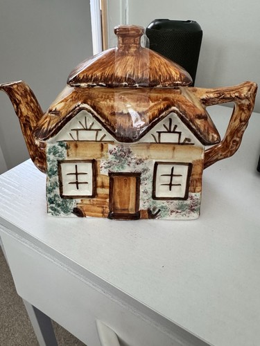 Keele street pottery cottage - pottery|,